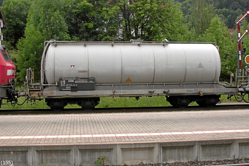 Bahn 155.jpg - Nach der Lok folgen zwei Tankwagen für Brauchwasser.